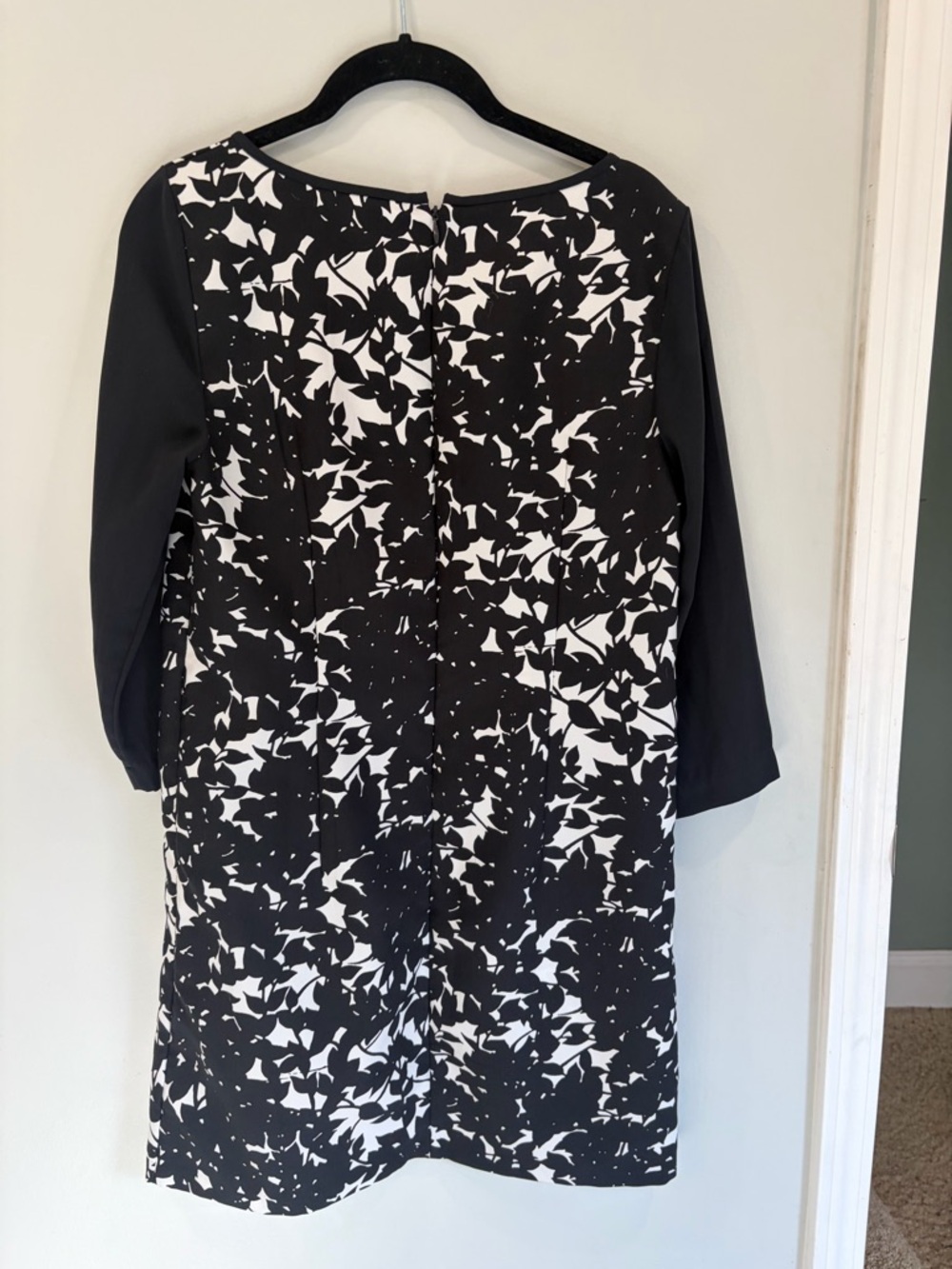 GAP Black and White Long Sleeve Floral Printed Shift Dress
